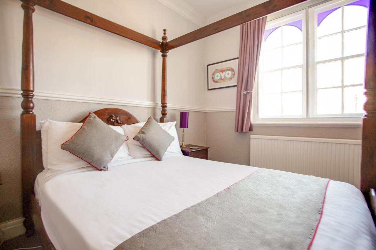 Hotel Oyo Timothy'S à Tenby Extérieur photo